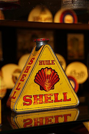 SHELL OIL (French Triangular) - click to enlarge